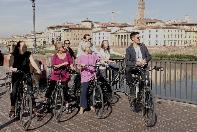 The essence of Florence, walking tour with Camilla - Piazza della Repubblica: where old Florence meets the modern bar scene