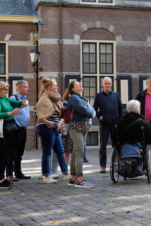 The Hague: City Walking Tour - The Hague’s government center, explained like a good street conversation