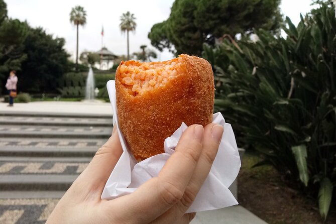 The Original Catania Street Food and Market Tour by Streaty - Piazza dei Quattro Canti: A Sweet Finish With Local Focus
