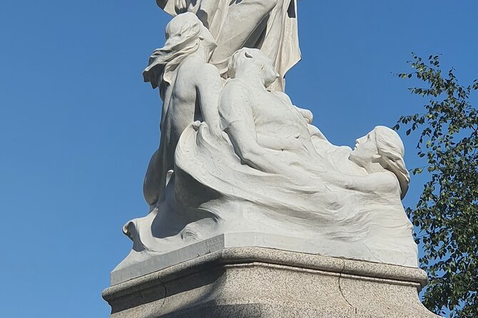 The Real Eclectic Belfast City Walking Tour/Experience. - Stop 3: The Belfast Entries and the slave-trade thread