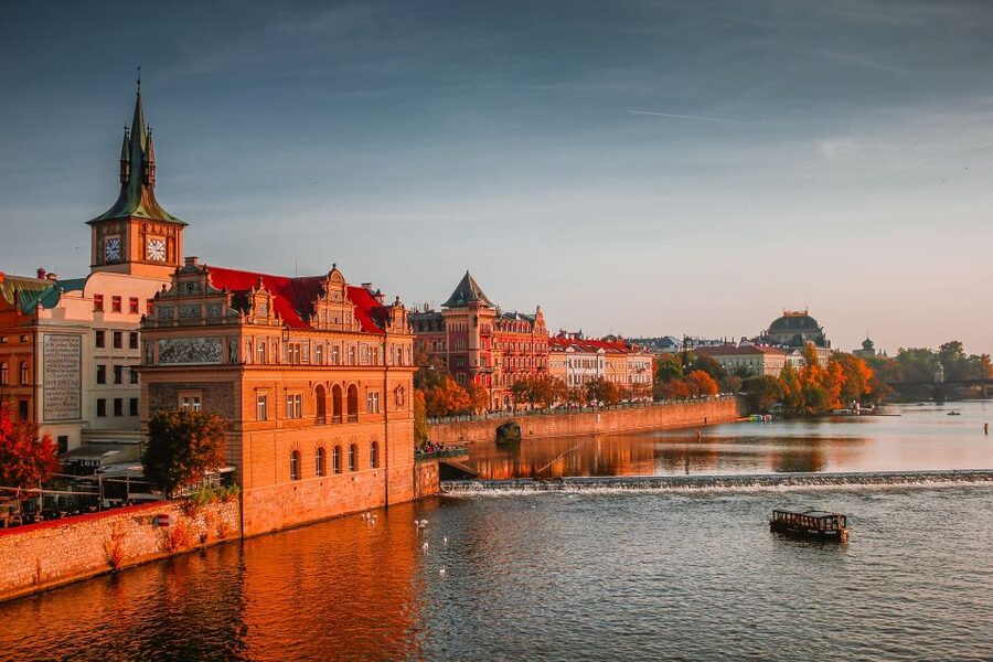 The Royal road, walking tour in french - Small monuments with big meaning: Václav Havel bench and everyday Prague