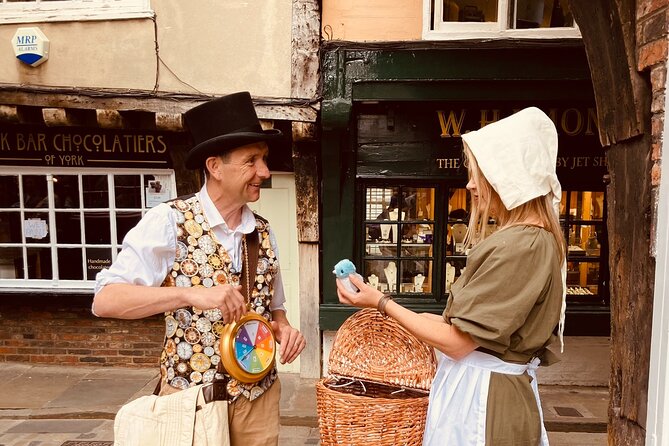 Time Traveller's Walking Tour of York - Morning Tour - Getting started: the meet-up by York Castle Museum