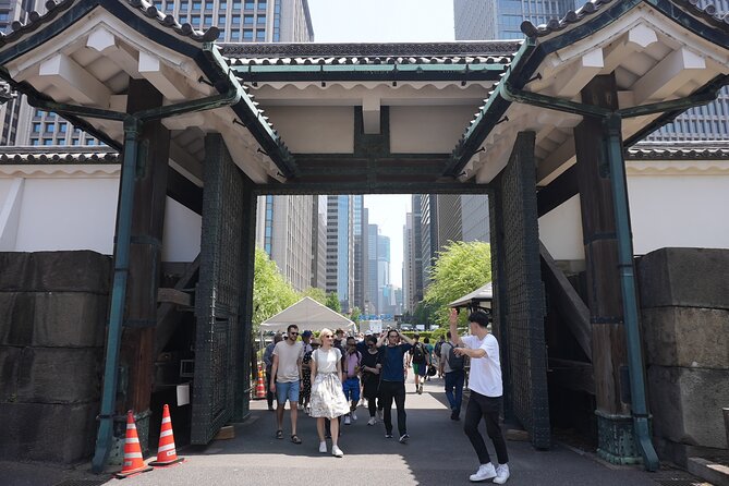 Tokyo: Imperial Palace and Shogun Historical Walking Tour - Ninomaru Garden: where the tour slows down for beauty with context
