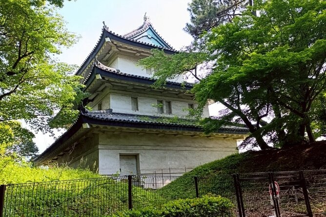 Tokyo: Imperial Palace and Shogun Historical Walking Tour - Imperial Palace grounds are free, so here’s the value math for $22