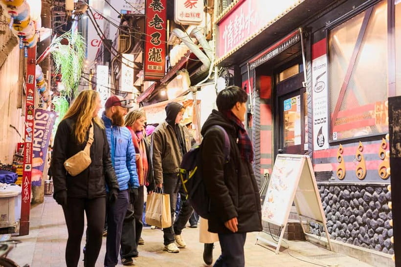 Tokyo: Shinjuku Nightlife & Secret Backstreets Walking Tour - The Guide Factor: How the Tour Becomes More Than Street Sightseeing