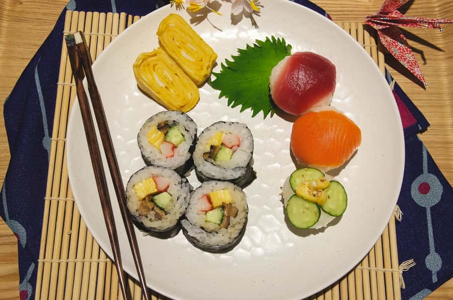 Tokyo: Tsukiji Market Walking Tour & Sushi Cooking Class - Sushi and washoku class: temari, maki, tamagoyaki, miso soup