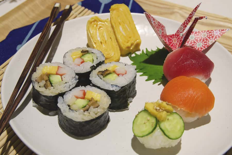 Tokyo: Tsukiji Market Walking Tour & Sushi Cooking Class - Tips to get the most out of Tsukiji and the sushi class