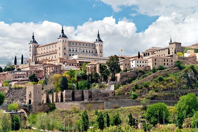 Toledo Full-Day Walking Tour with Guide from Madrid - Muralla de Toledo: walking past a wall with Roman roots and Arab-era layers