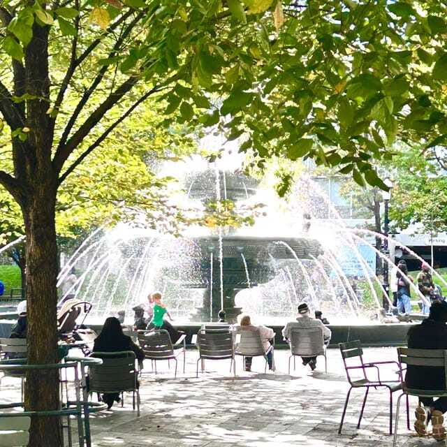 Toronto: City Walking Tour - The PATH system: over 70 towers connected underground