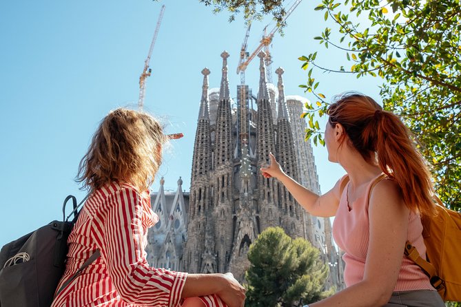 Treasures of Barcelona: Private Gaudi Walking Tour - Why this private Gaudí walk beats DIY