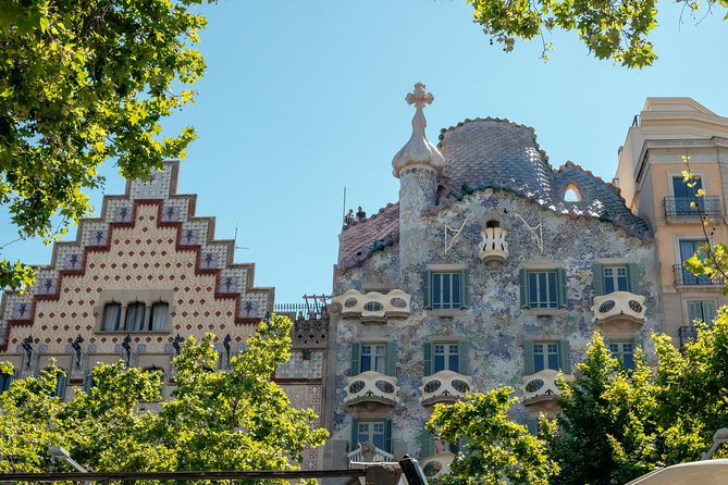 Treasures of Barcelona: Private Gaudi Walking Tour - Meeting on La Rambla: easy start, smart pacing