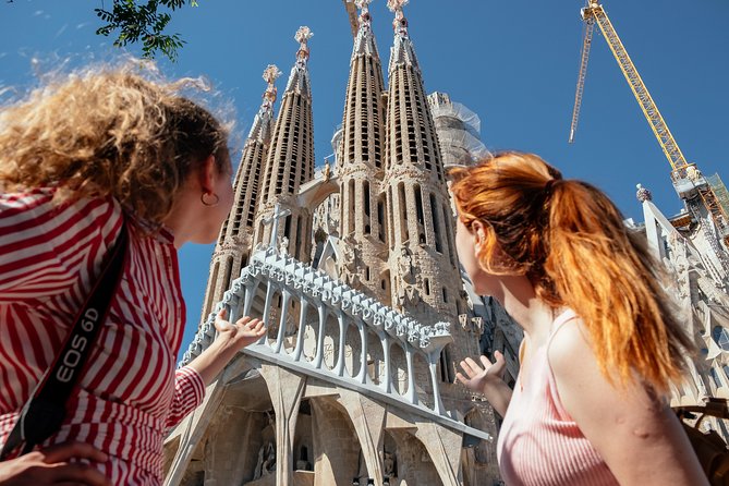 Treasures of Barcelona: Private Gaudi Walking Tour - Stop 1: Gaudí’s early work, seen from the street