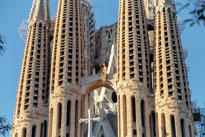 Treasures of Barcelona: Private Gaudi Walking Tour - Stop 2: The dragon-roof museum apartment block outside