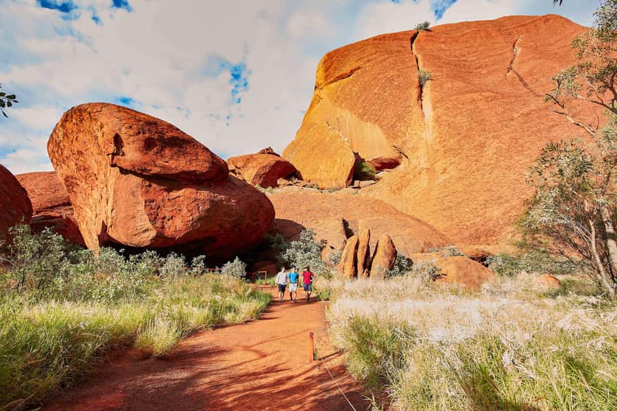 Uluru: Guided Walking Tour at Sunrise with Light Breakfast - Breakfast and Hot Drinks: Small Comfort, Real Value
