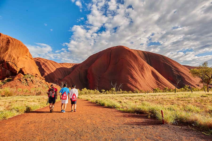 Uluru: Guided Walking Tour at Sunrise with Light Breakfast - Pace and Pace-Control: The One Thing to Watch