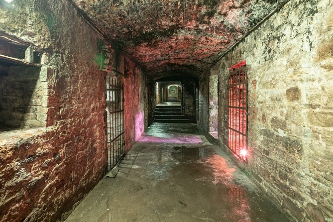 Underground Vaults Walking Tour in Edinburgh Old Town - Meeting at Lawnmarket, then heading for South Bridge