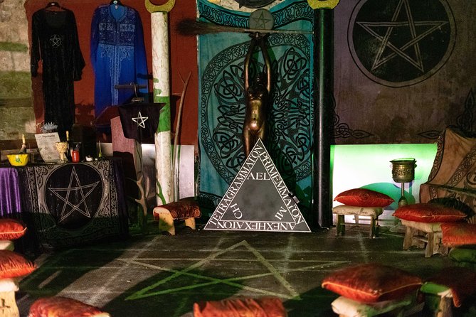 Underground Vaults Walking Tour in Edinburgh Old Town - The big moment: that 2-foot step and the spiral staircase