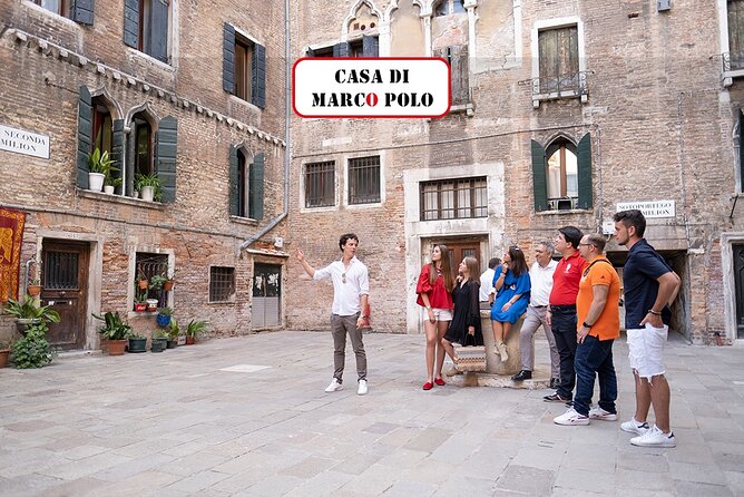 Unusual Venice Walking Tour through Rialto & Gondola Experience - Gondola Gallery and the Gondola Intro: Setting Context Before You Sit