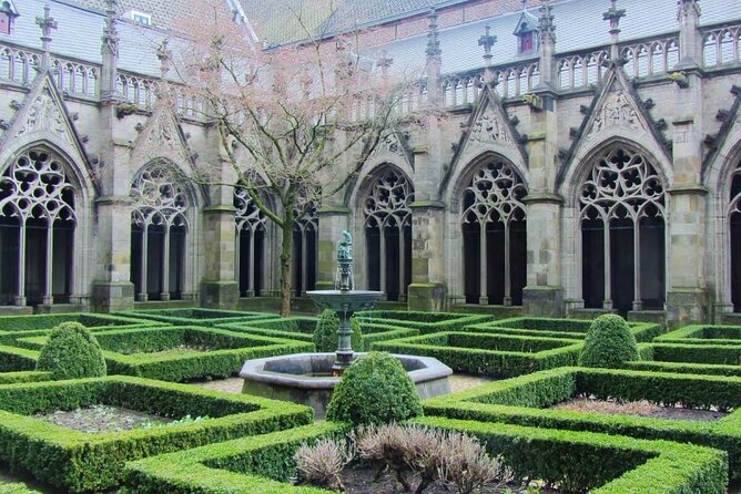 Utrecht 2-Hour Walking Tour | Discover The City With A Local - Stop 3: Paushuize and the Dutch Pope Story