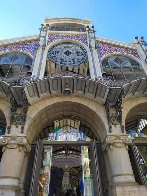 Valencia: City Walking Tour with Top Attractions - ITALIAN - National Museum of Ceramics and Decorative Arts: Art You Can Spot From the Street