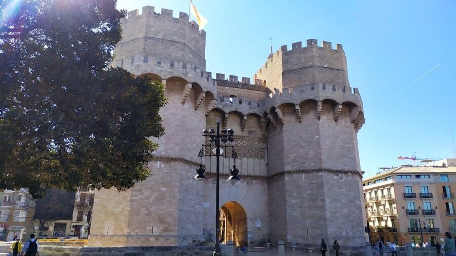Valencia: City Walking Tour with Top Attractions - ITALIAN - Lonja de la Seda (UNESCO): The Outside View Still Matters