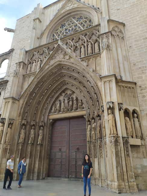 Valencia: City Walking Tour with Top Attractions - ITALIAN - Serranos Towers: Your First Real Landmark Moment