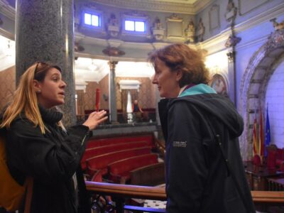 Valencia: Essentials and World Heritages Sites Walking Tour - Lonja de la Seda: Walking Into Valencia’s Trading Powerhouse