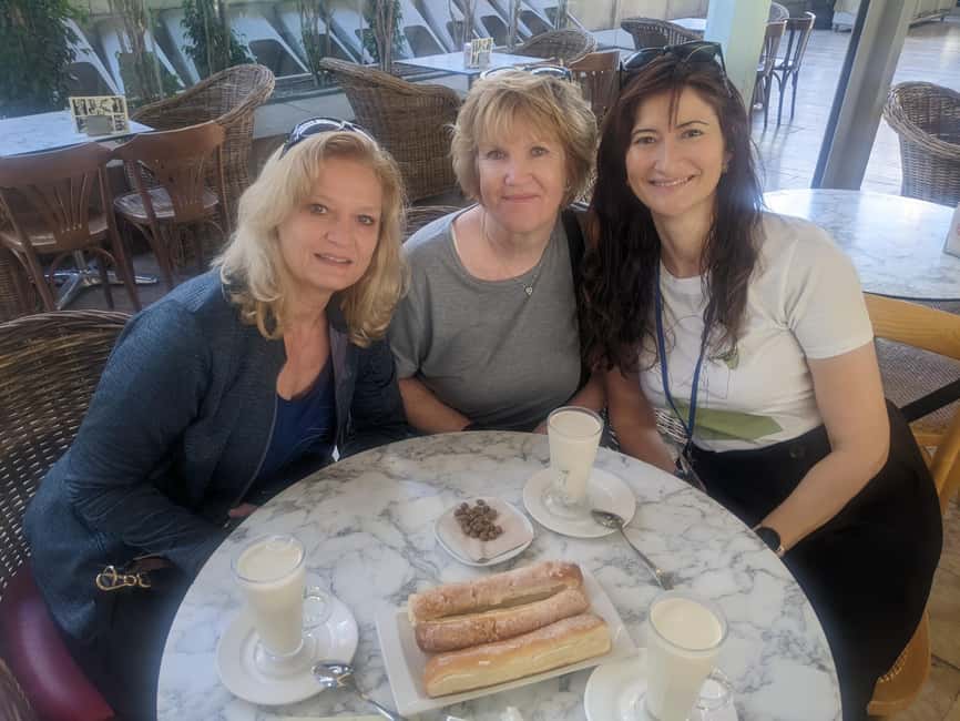 Valencia: Private Walking Tour with a Local - The Walk Itself: Photo Stops, Guided Sights, and Scenic Views