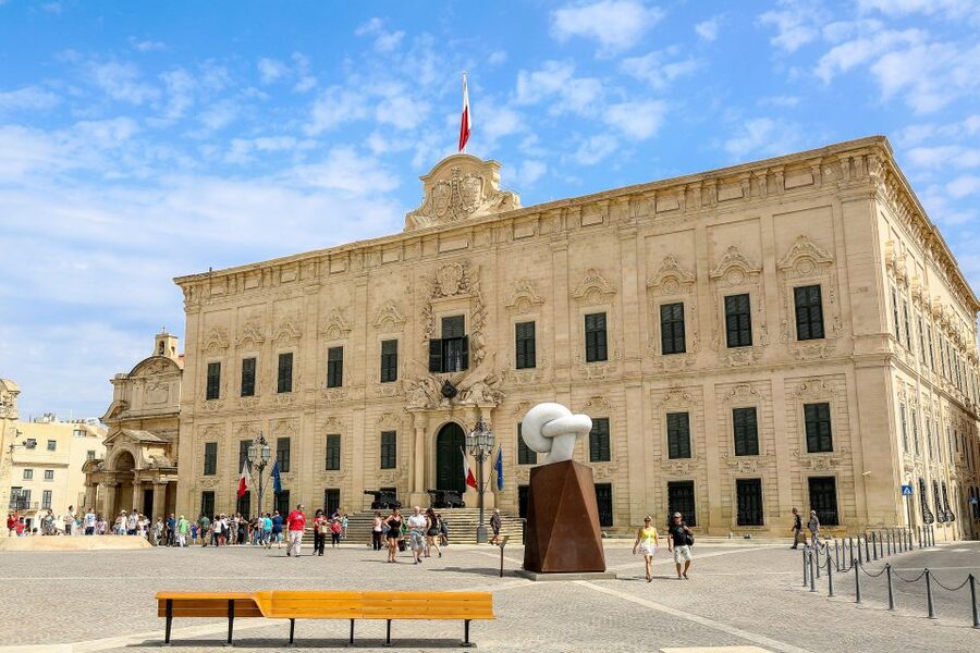 Valletta: 3-Hour Walking Tour - Auberge de Castille: Knights architecture with a purpose