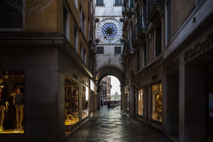 Venice: City Center Historical Guided Walking Tour - Calli and Campi: How This Walk Avoids the Tourist Only Route