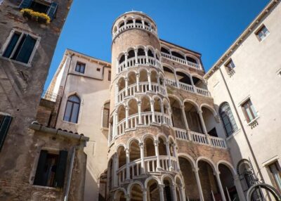 Venice: City Highlights and Hidden Gems Walking Tour - Meet at Campo San Gallo, then set up the app early