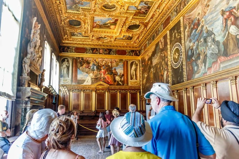 Venice: Doge's Palace and St Mark's Basilica Walking Tour - Bridge of Sighs and the Prison: The Story Gets Dark (In a Good Way)