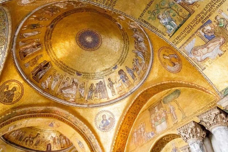 Venice: Doge's Palace and St Mark's Basilica Walking Tour - Guides, Languages, and the Pace You’ll Feel