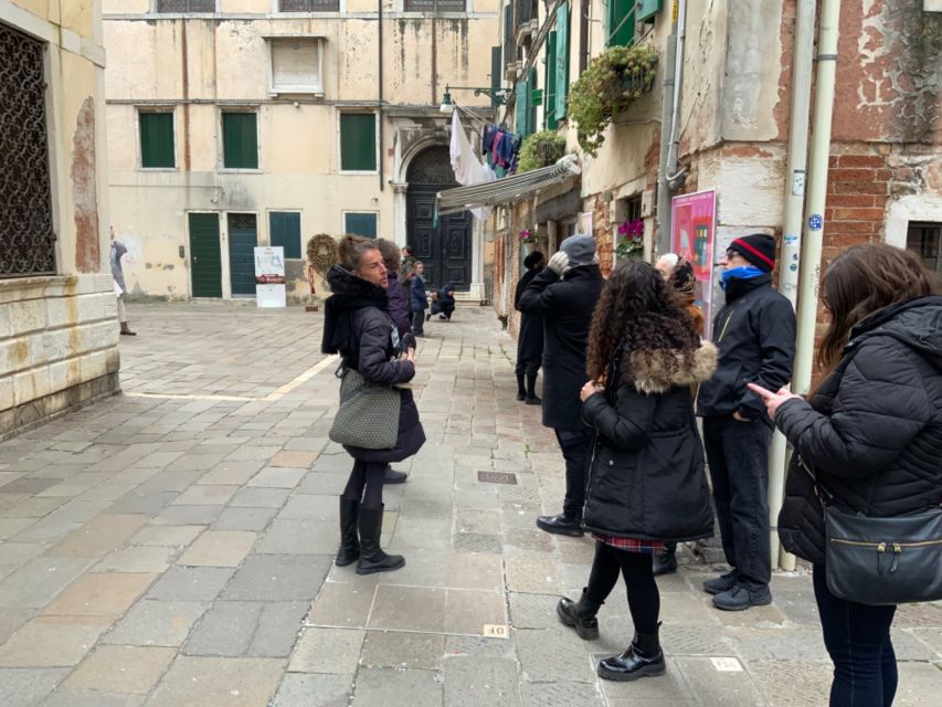 Venice: Jewish Ghetto Walking Tour with Synagogue Visits - Tour guides and the question-answer culture