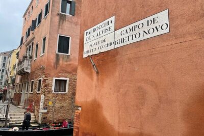 Venice: Jewish Ghetto Walking Tour with Synagogues Visit - Ghetto Ebraico and Cannaregio: two neighborhoods, one identity you can feel