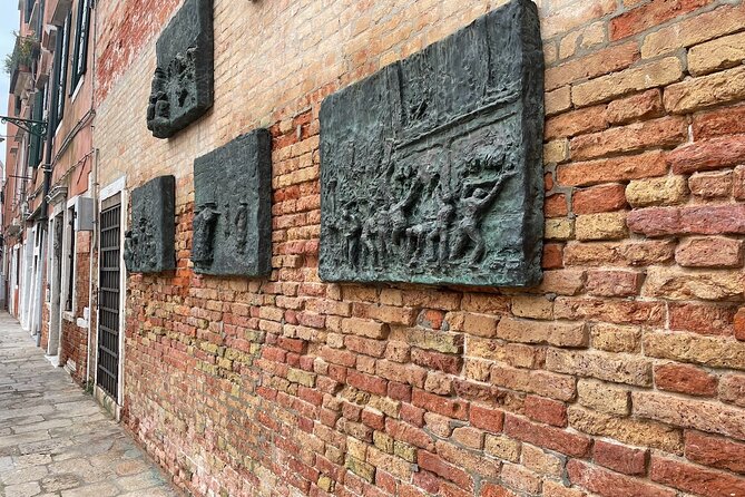 Venice: Jewish Ghetto Walking Tour with Synagogues Visit - Levantine and Spanish Synagogue visits: entry rules and what to expect inside