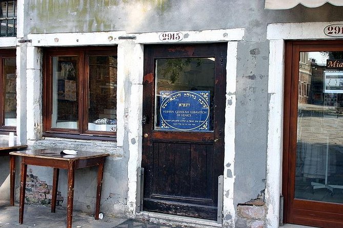 Venice: Jewish Ghetto Walking Tour with Synagogues Visit - Napoleon and the end of the gates: why the district still feels Jewish