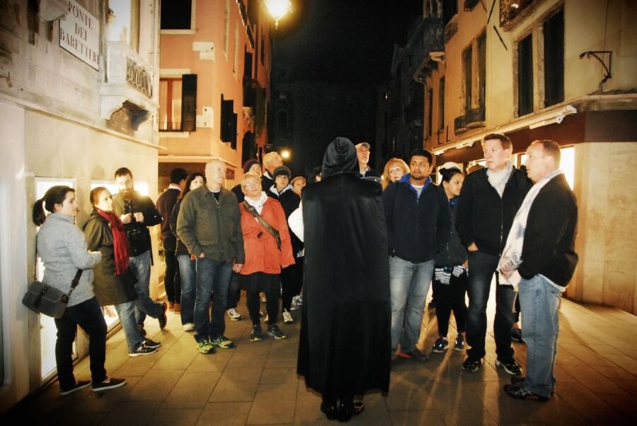 Venice: Legends, Anecdotes and Ghost Stories Walking Tour - Campo San Beneto and Palazzo Fortuny: when elegance and rumor share the same street