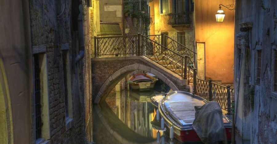 Venice: Legends, Anecdotes and Ghost Stories Walking Tour - Riva del Carbon and the Palazzo Cavalli stop: canals that sound louder at night
