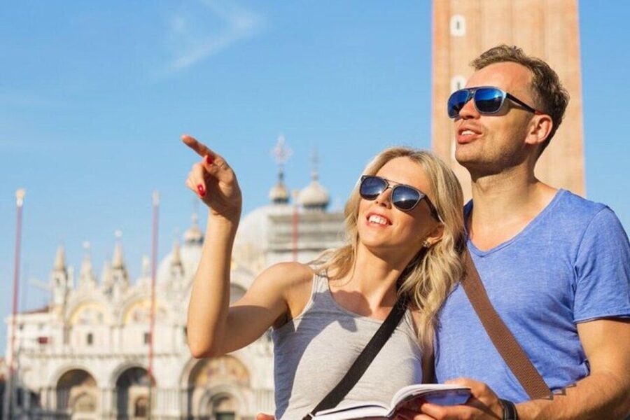 Venice: Must-See Attractions Walking Tour - Rialto Bridge and Mercato di Rialto: the Venice spotlight, explained