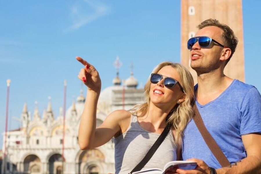 Venice : Private Custom Walking Tour With A Local Guide - Entering Venice’s maze with a local guide
