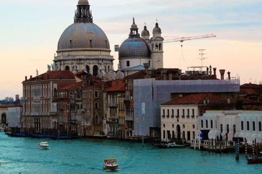 Venice : Private Custom Walking Tour With A Local Guide - What you’ll see: iconic stops and quieter areas