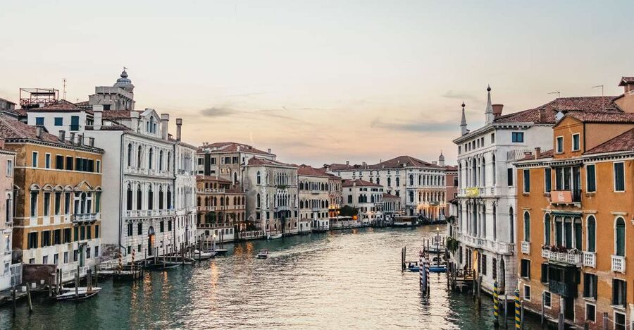 Venice: Private Walking Tour with a Local - Meeting Your Lokafyer Near Victor Emmanuel or the Immacolata Statue