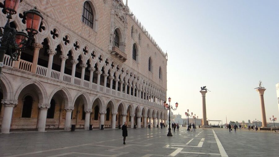 Venice: Religion Walking Tour with Doge’s Palace Tickets - Entering the Religious Side of Venice in 135 Minutes