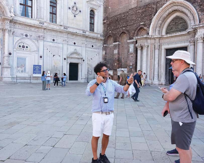 Venice: Rialto Bridge & Offbeat Unusual Venice Walking Tour - Scala Contarini del Bovolo: The Spiral You’ll Remember