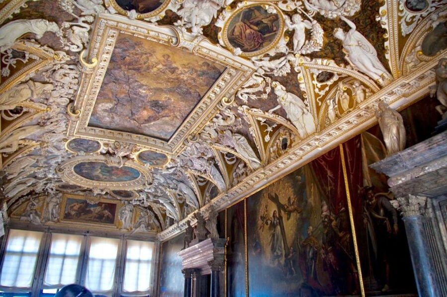 Venice: Skip-the-Line Doge’s Palace & Basilica Walking Tour - Bridge of Sighs and Casanova’s Prison Cell: Venice Gets Dark, Fast