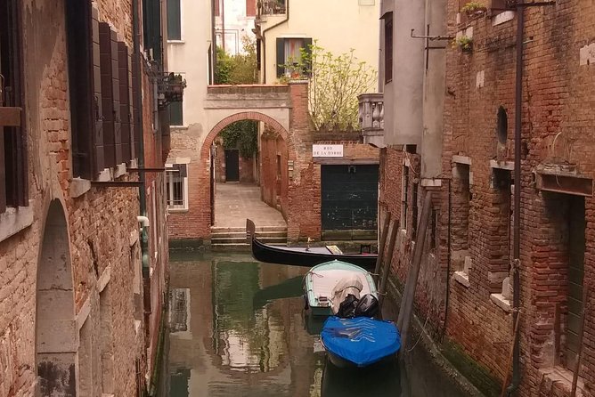 Venice Small Group Walking Tour of Most-Famous Sites &Attractions - Basilica Dei Santi Giovanni e Paolo area: a calmer monument stop