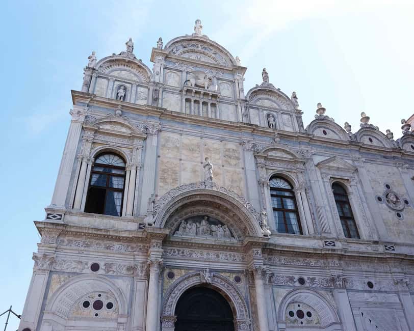 Venice: St. Mark’s Classic Walking Tour & Bell Tower Entry - The smartphone app moment: reconstructing Venice while you’re still there