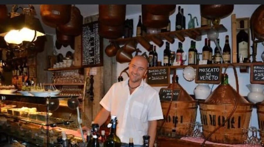 Venice: Sunset Walking Tour with Food and Wine Tastings - Meeting Near the Clock: Where the Sunset Starts