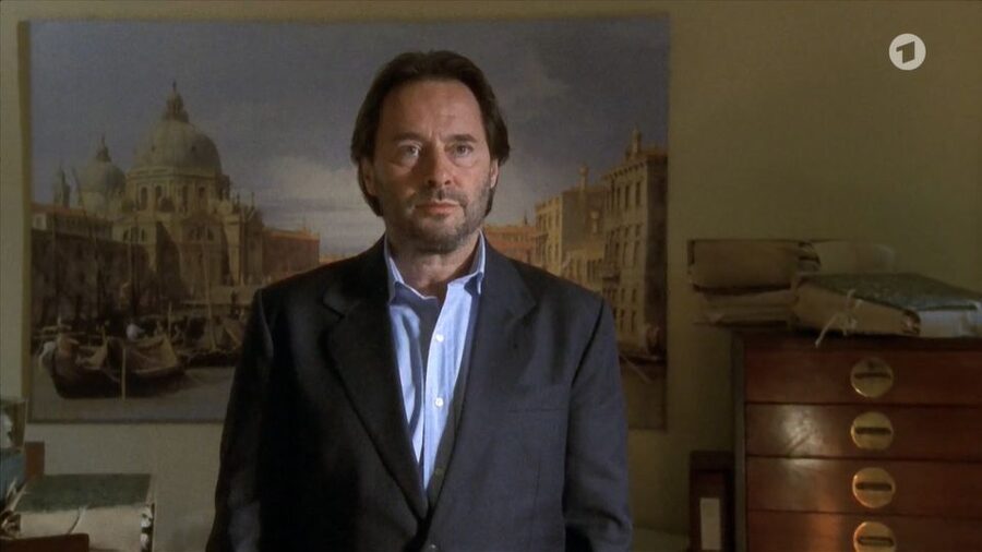 Venice: The Footsteps of Commissario Brunetti Walking Tour - Episode locations you can actually trace in the streets